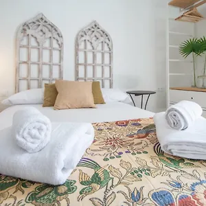 https://apartamentos-las-musas-de-cadiz.hotelsincadiz.net